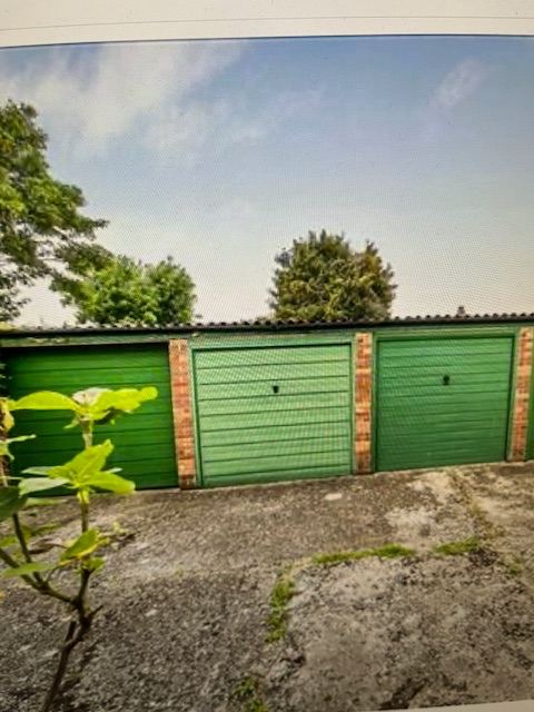 Garage/Parking/Storage to rent