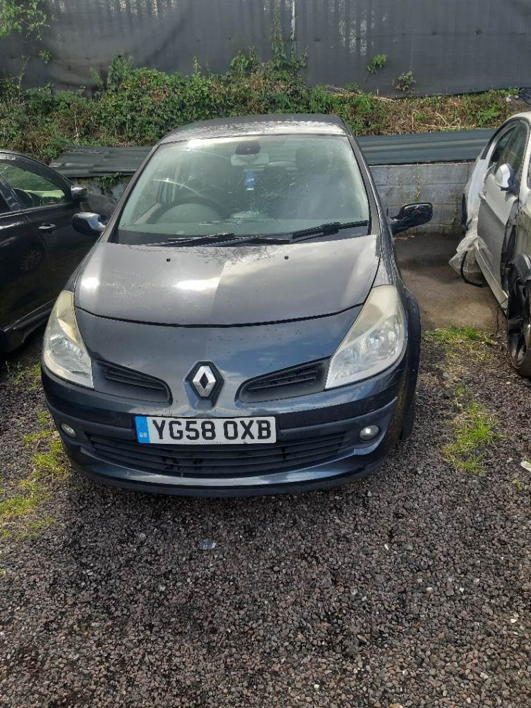 Renault clio 1.2 tce turbo petrol breaking for parts 