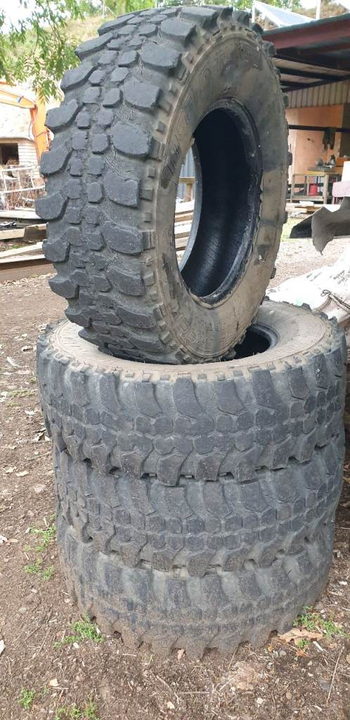 Insa special track tyres and rims