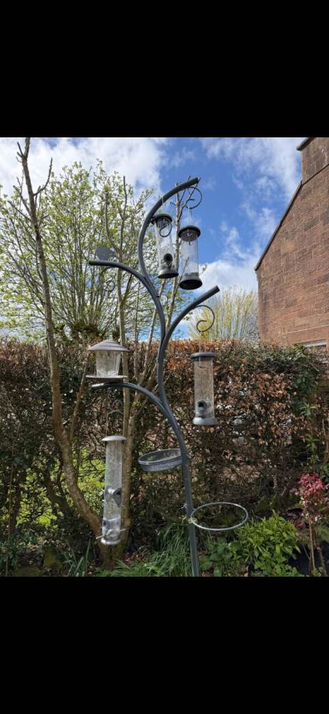 Bird feeder stand