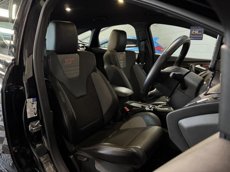 FORD FOCUS 2.0 T EcoBoost ST-2 Black Manual Petrol 2016