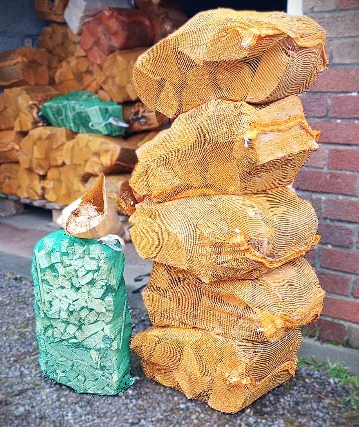 Logs - ready to burn premium quality oak logs - free delivery in Bristol