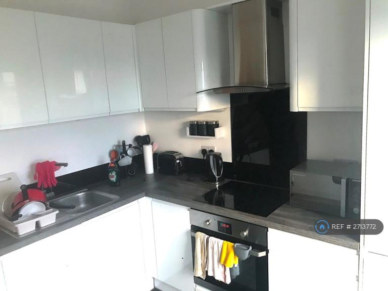 2 bedroom flat in Gardner's Crescent, Edinburgh, EH3 (2 bed) (#2713772)