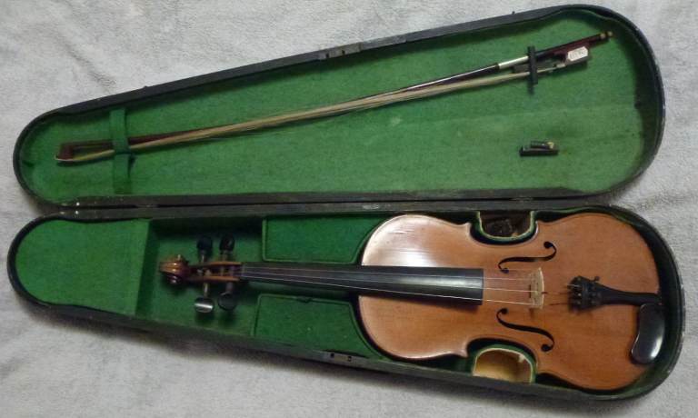 4/4 Violin with Hardcase & Bow.