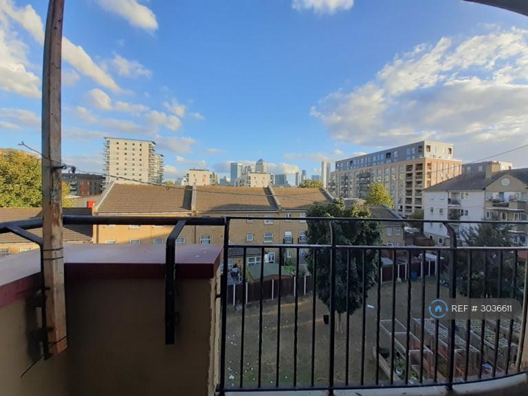 2 bedroom flat in Maydwell House, London, E14 (2 bed) (#3036611)