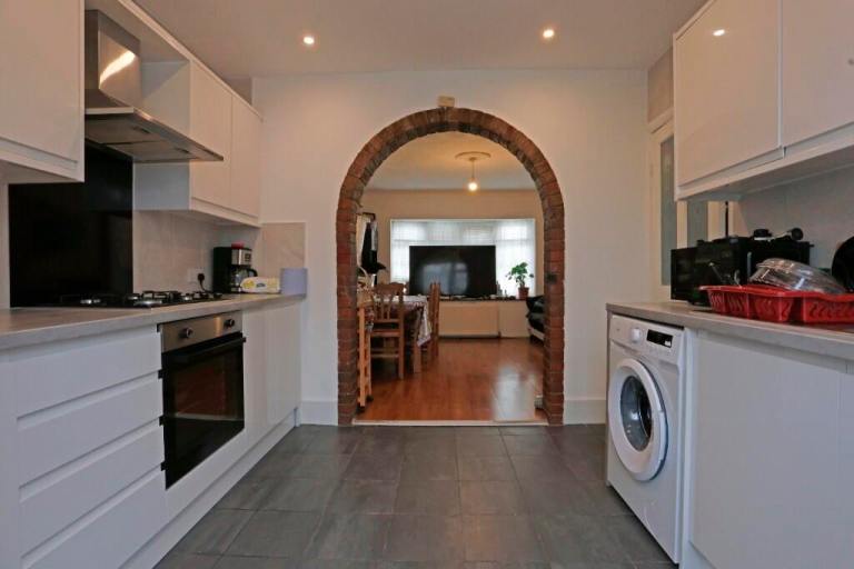 🏡 HOUSE TO RENT – DAGENHAM RM8