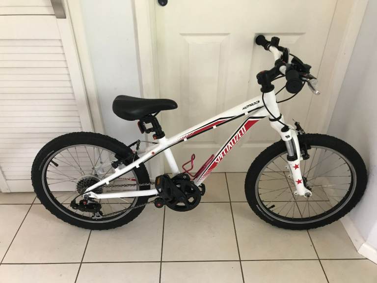 Specialized Hot Rock with 20  inch wheels in AS NEW condition