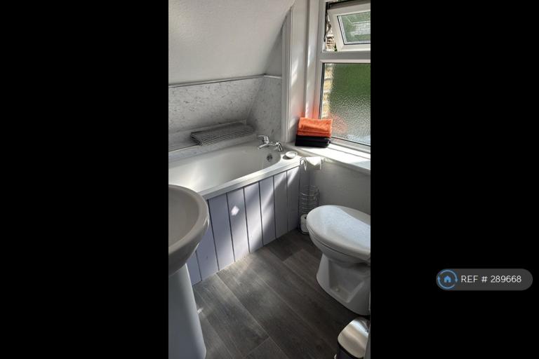 1 bedroom in Murray Road, Huddersfield, HD2 (#289668)