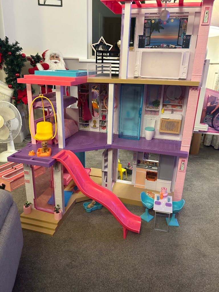 Barbie dream house 