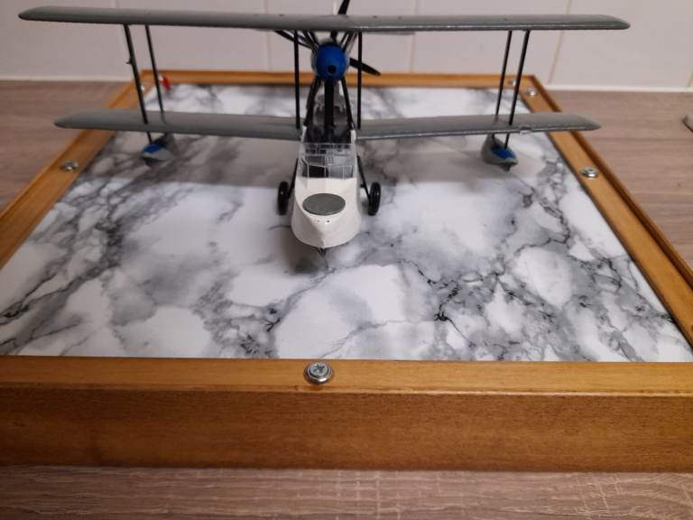 Model plane (walrus) on stand REDUCED 