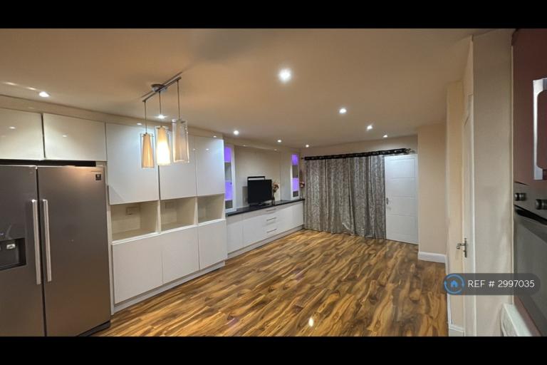 4 bedroom house in Fryent Grove, London, NW9 (4 bed) (#2997035)