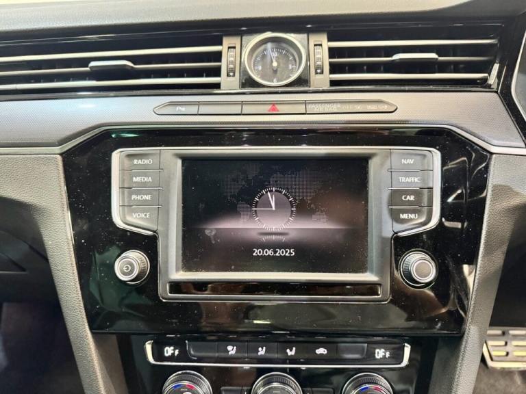 2016 Volkswagen Passat 2.0 TDI BlueMotion Tech R-Line Saloon 4dr Diesel DSG Euro 6 (s/s) (190 ps)...