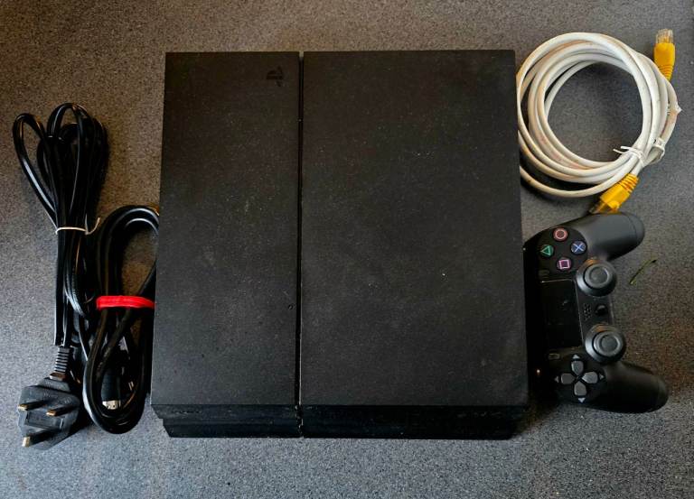 PS4 500GB with pad and accessories 