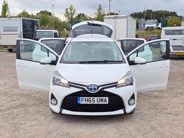2016 Toyota Yaris 1.5 VVT-h Icon Hatchback 5dr Petrol Hybrid E-CVT Euro 6 (101 ps) Hatchback Hybr...