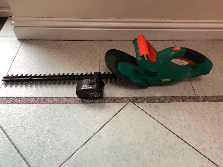 Black and Decker hedge trimmer 
