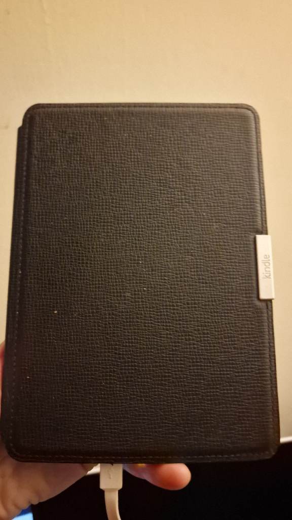 Amazon Kindle Paperwhite 7th Gen with genuine kindle case