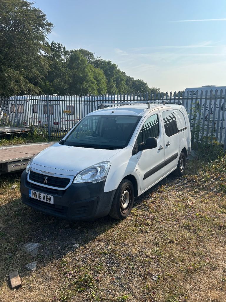 Peugeot partner 5 seater crew van lwb long wheel base combi van not Citroen berlingo transit connect