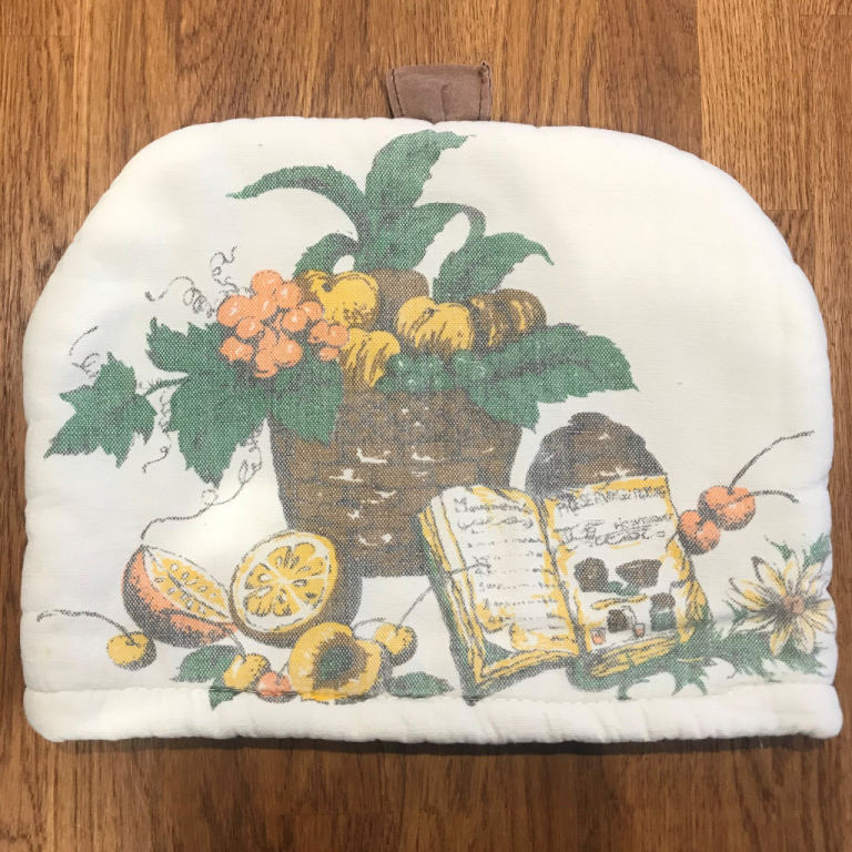 Vintage tea cosy, quilted lining, double sided design. £3 ovno. Can post.