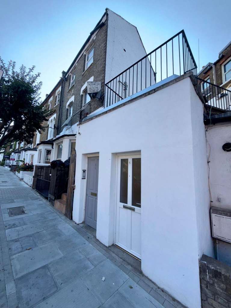 DSS OK10 MIN EASTPUTNEYTUBE 1BED BUT 40SQ METRE FLAT SUIT FAMILY WITH 1 OR2 KIDS GOOD SCHOOL&NURSERY