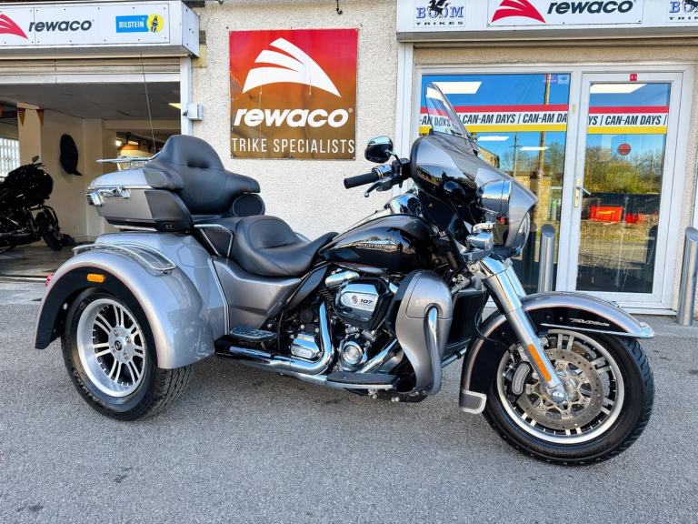 2017 Harley-Davidson Tri Glide 107 Trike - 1900 Miles