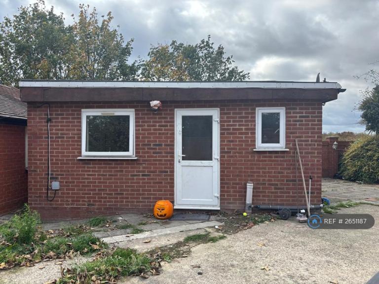 Studio flat in Whitehouse, Purfleet, RM19 (#2651187)