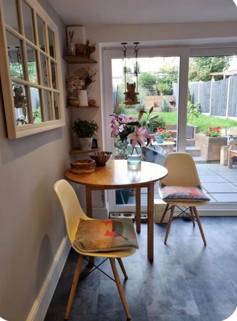 Room available, zone 4, short stay from 11.12 - 06.01 - Flat with a cat