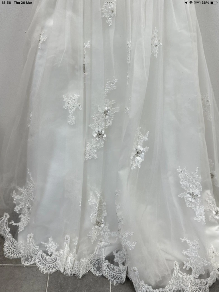 Da- Vinci wedding dress size 8/10 sample dress