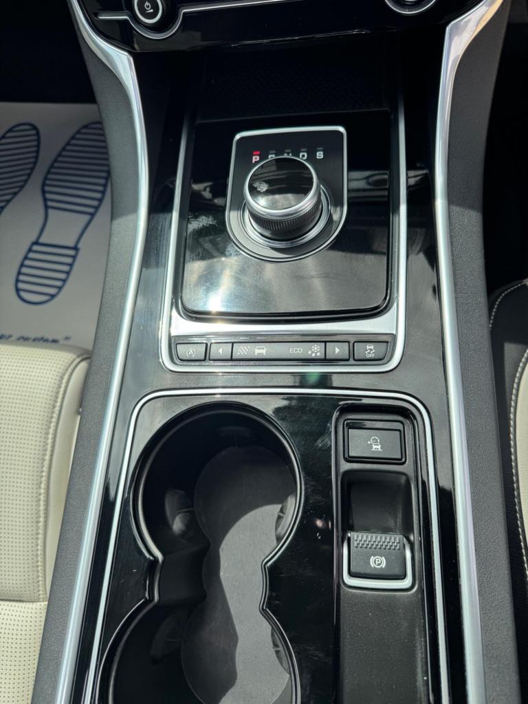 2017 Jaguar XE 2.0d R-Sport Auto Euro 6 (s/s) 4dr SALOON Diesel Automatic