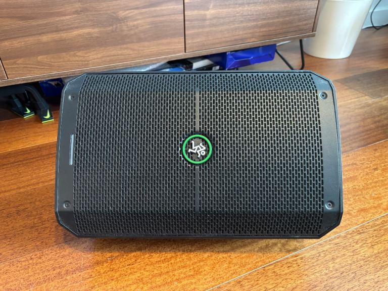 Mackie Thump GO Portable Loudspeaker with Microphones & Cables