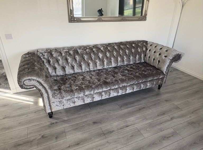 *PRICE DROP* 4 + 3 seater Chesterfield grey/ silver sofas