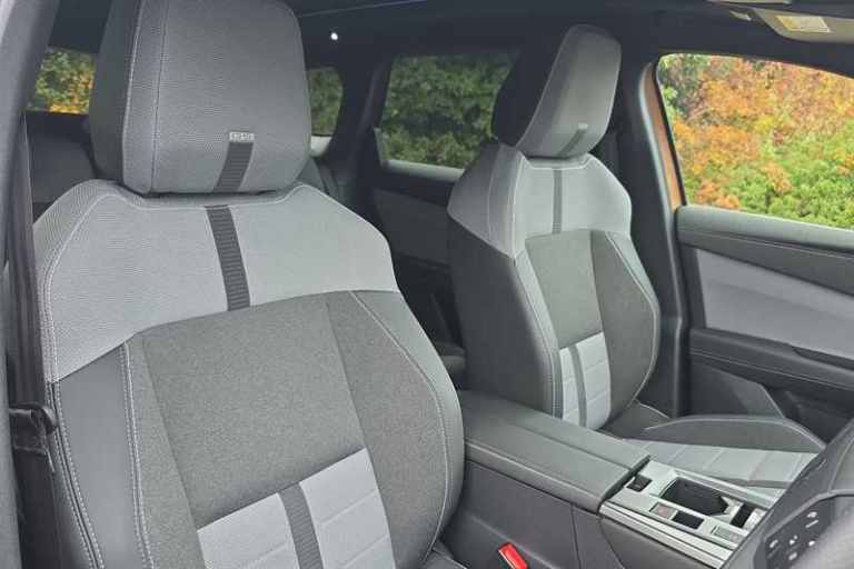 2025 Vauxhall Grandland 1.2 Hybrid [136] Ultimate 5dr e-DCT6 [Pan Roof] HATCHBACK PETROL Automatic