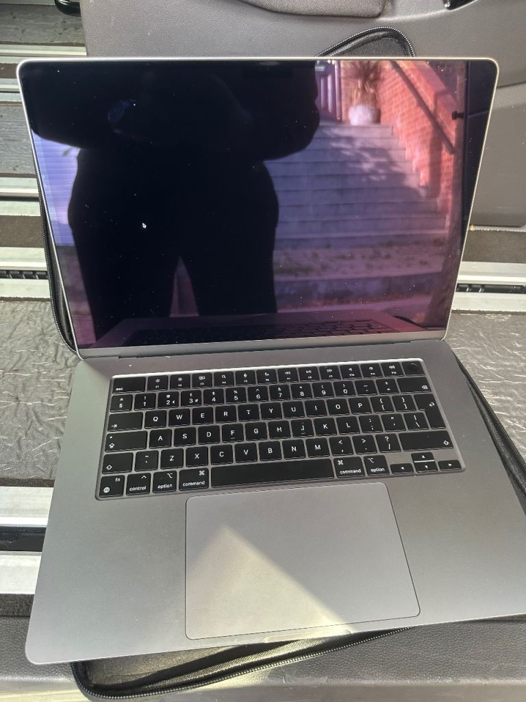 Apple Macbook Air 15" 2024 M3 16GB RAM