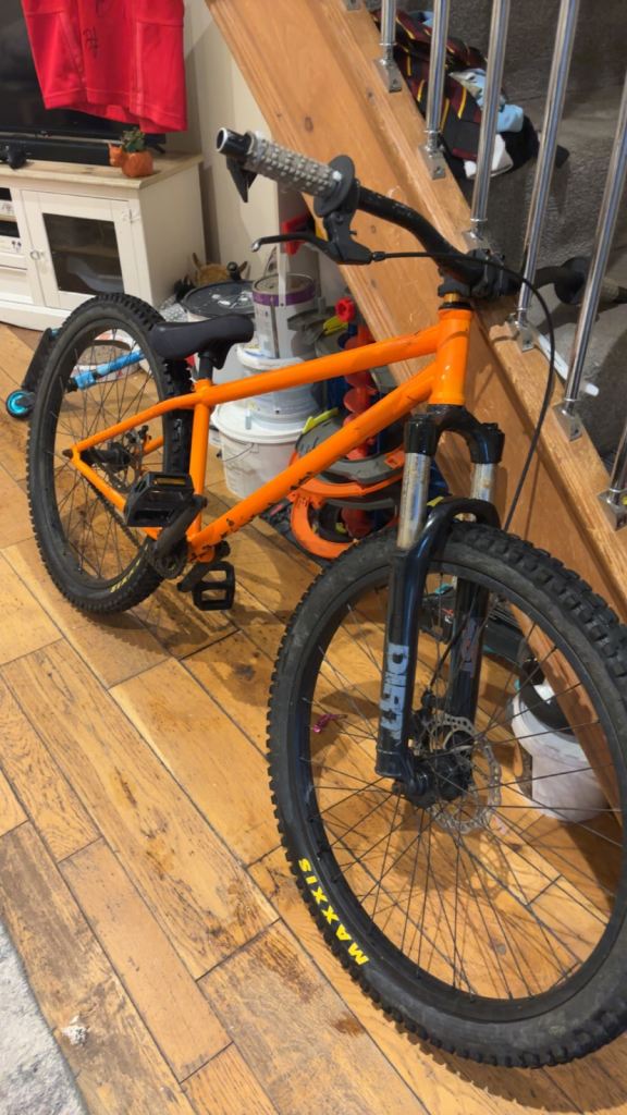 Orange mafia dirtjumper