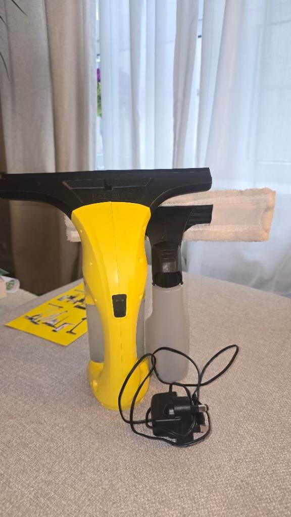 Karcher WV1 Window Vac with Spray Bottle and Charger