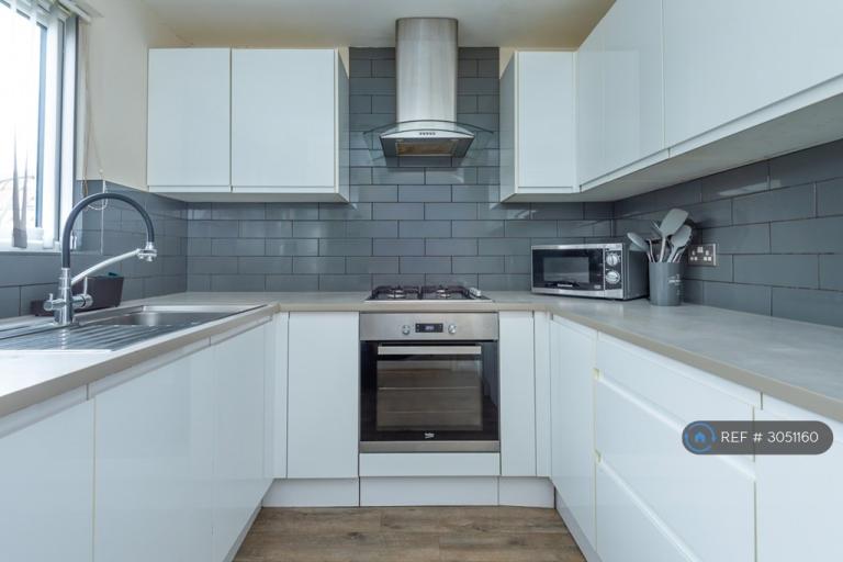 3 bedroom house in Temple Close, London, SE28 (3 bed) (#3051160)