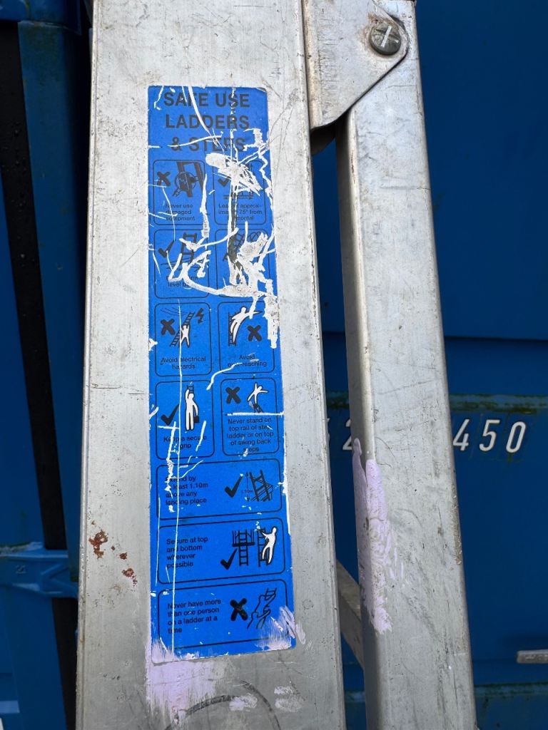 Step ladder 8 steps in total good condition