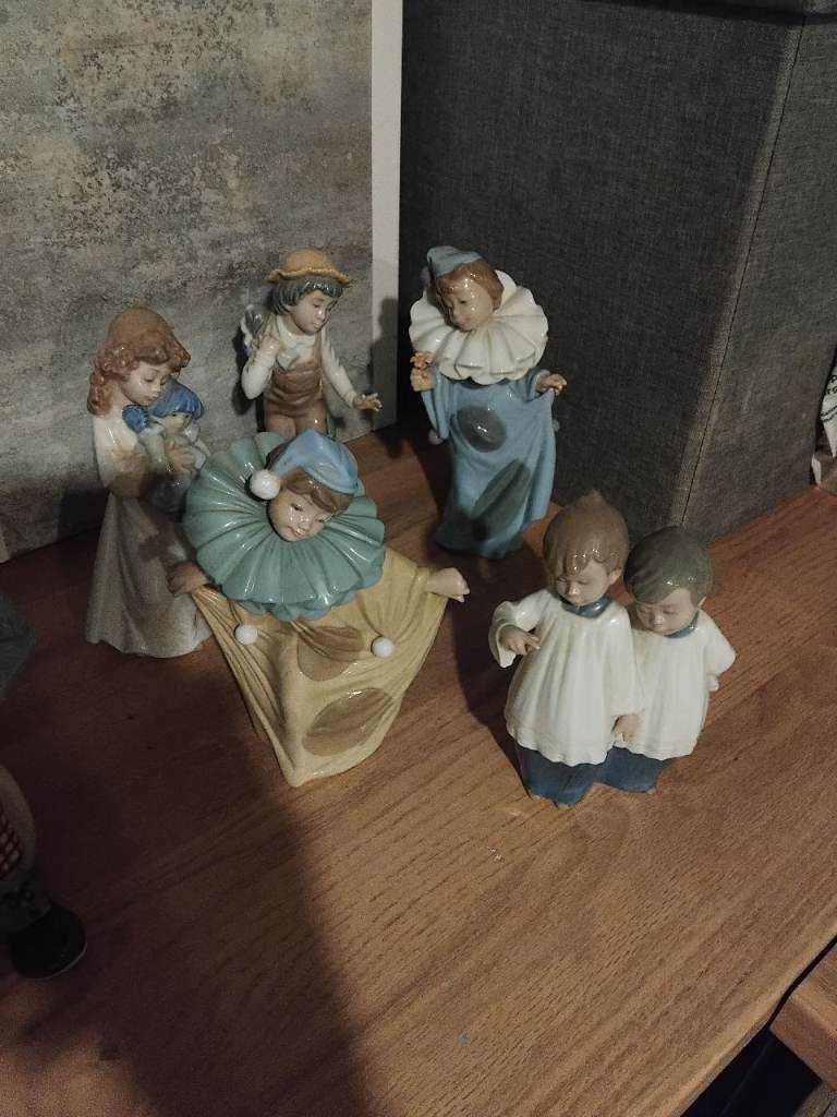 Nao lladro figurines 