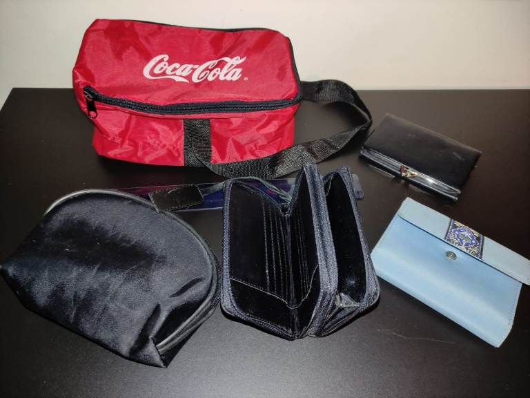 5 x Travel bag bundle - coin purse, toiletry bag, pochette wallet