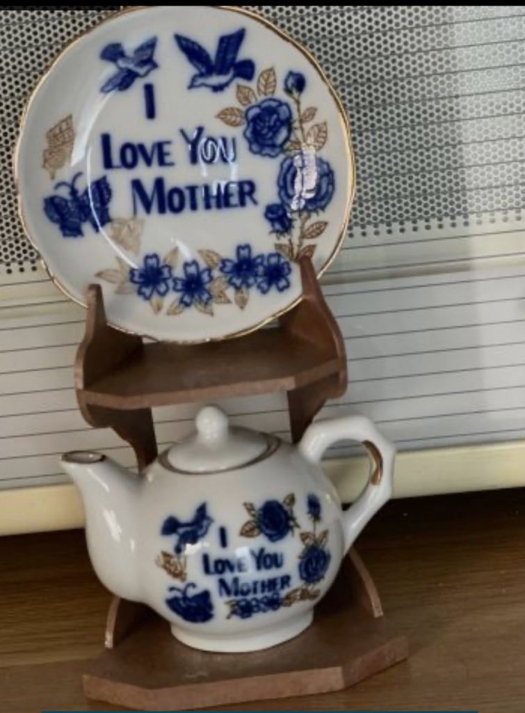 Kettle and Plate with stand miniature Vintage