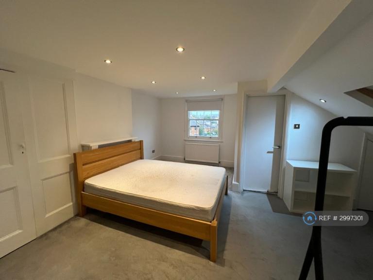 4 bedroom flat in Parkhurst Road, London, N7 (4 bed) (#2997301)