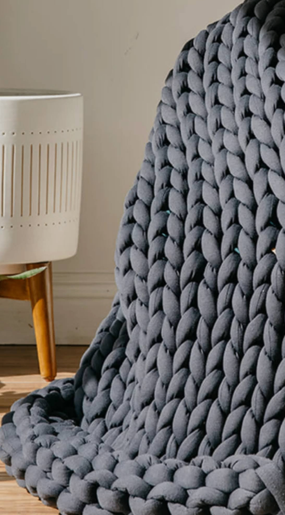 CHUNKY KNIT THROW/ BLANKET. KING SIZE. BRAND NEW