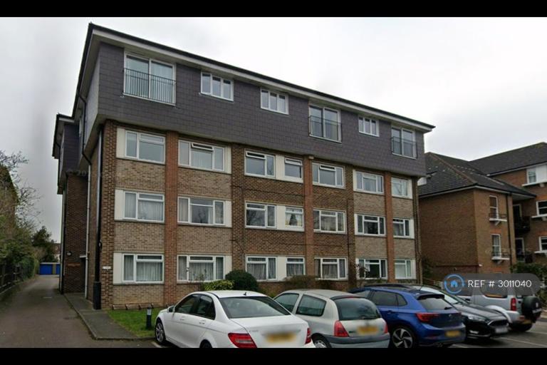 1 bedroom flat in Queens Court, Beckenham, BR3 (1 bed) (#3011040)