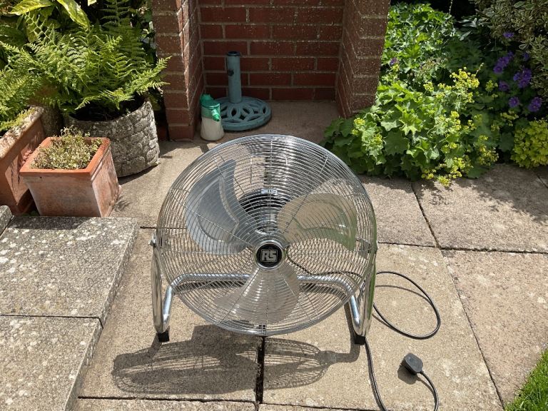 USED RS MODEL WS-18BM 18” FLOOR FAN, ADJUSTABLE, 3 SPEED