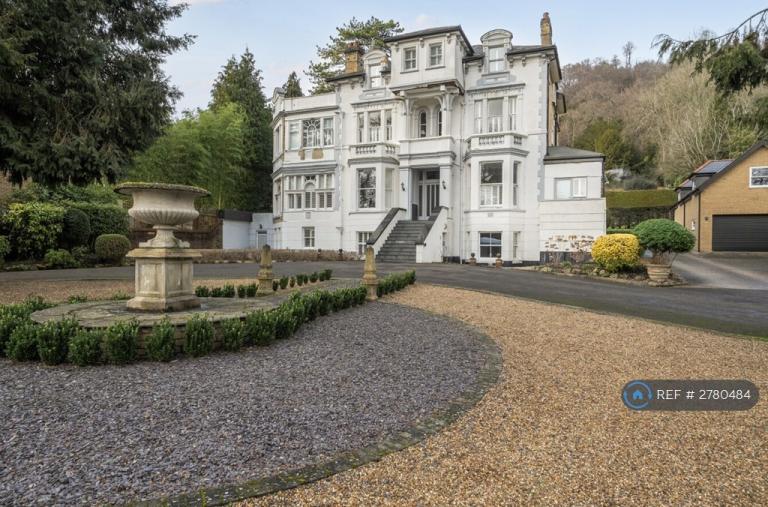 2 bedroom flat in Cleveland, Reigate, RH2 (2 bed) (#2780484)