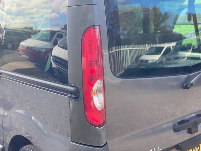 2011 Vauxhall Vivaro 2.0 2900 CDTi ecoFLEX 16v Combi FWD L1 H1 5dr MPV Diesel Manual