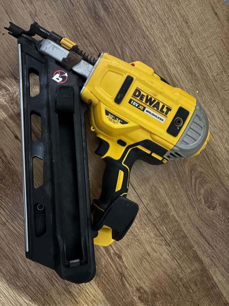 Dewalt DCN692 First Fix Frame Nailer Nail Gun
