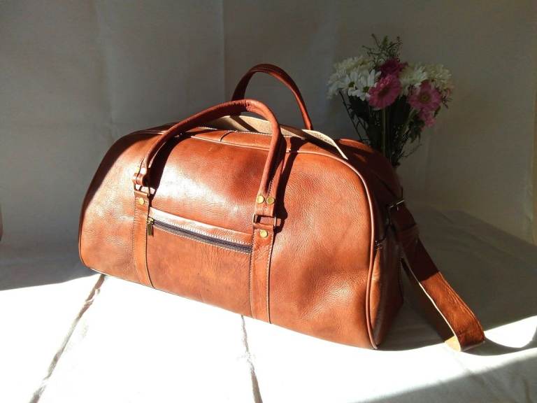 100% Genuine Leather Travel Bag Weekend Bag Gym Travel Hand Luggage ( Christmas Sale )