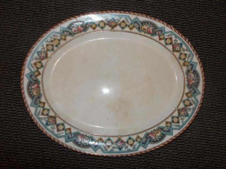 B H  CAVING DISH   / 20 X 15  COLLECTION ONLY