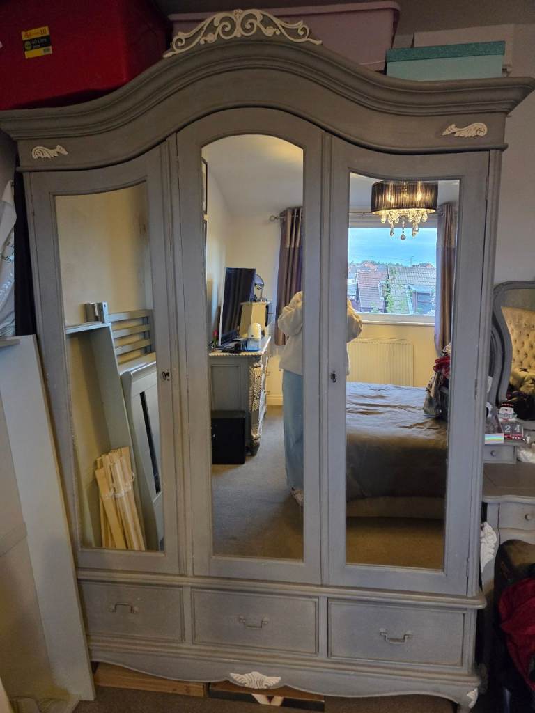 French chic white/grey bedroom furniture 