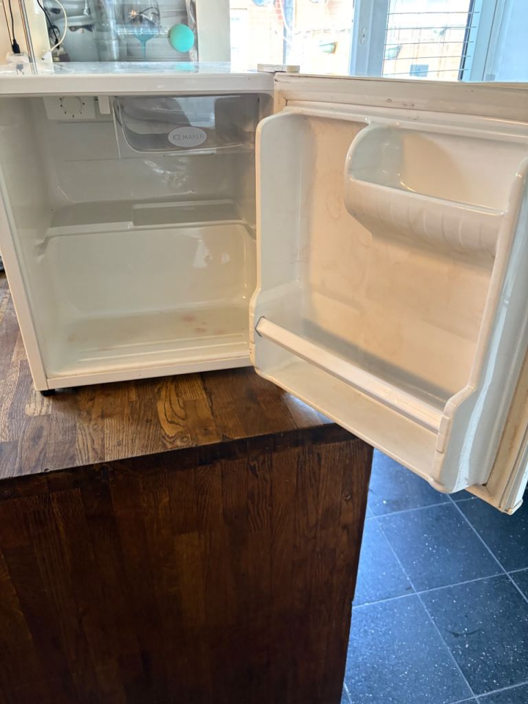 Small mini fridge 